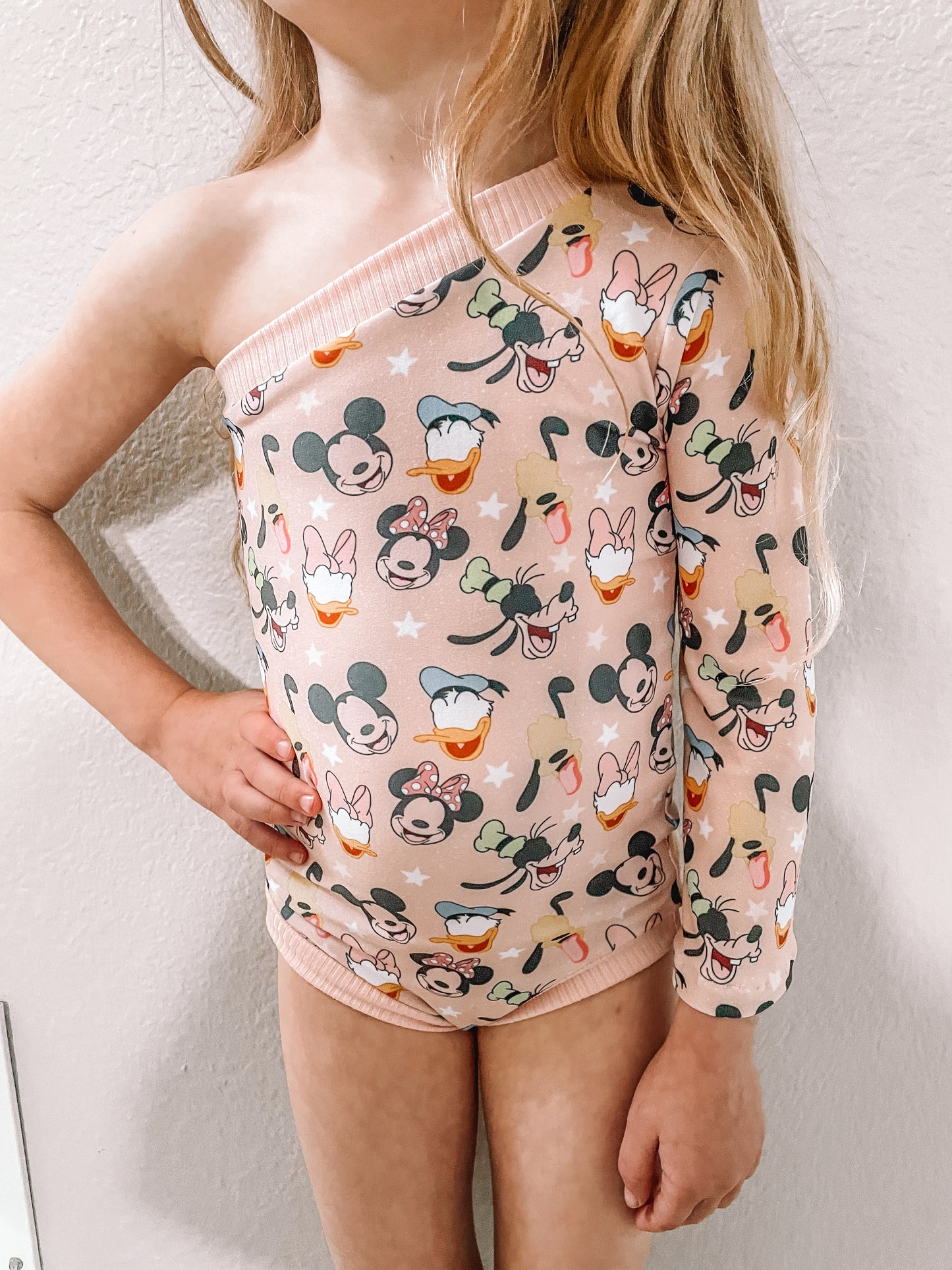 (RTS) Magic Friends One Shoulder Long Sleeve Leo