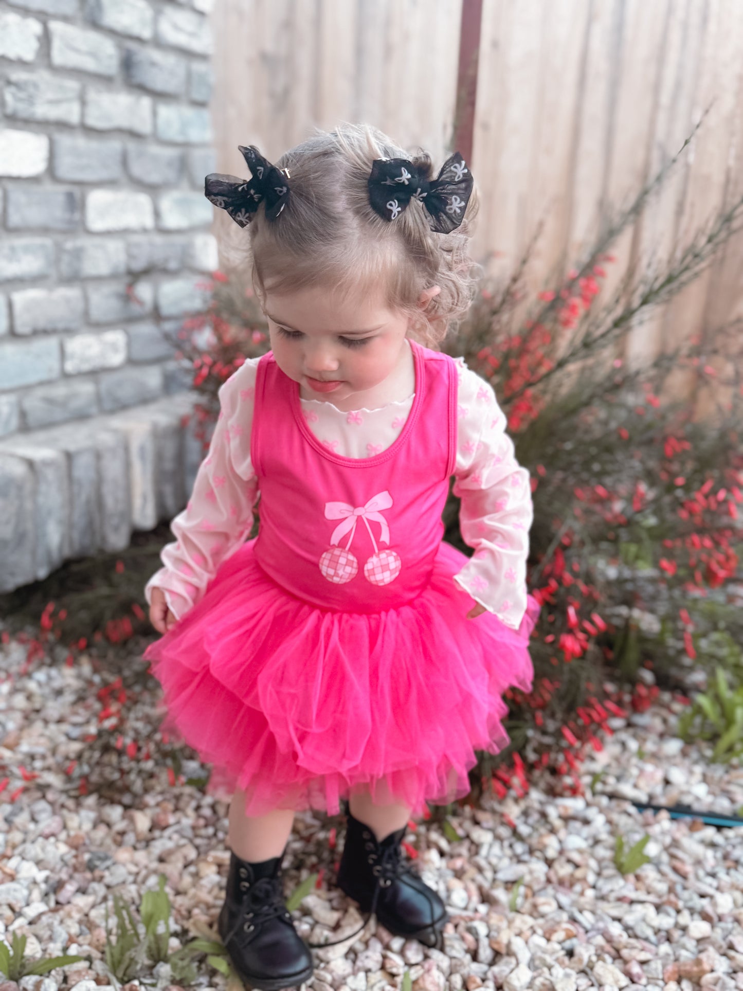 Mesh Piggies or Pinwheel Bow